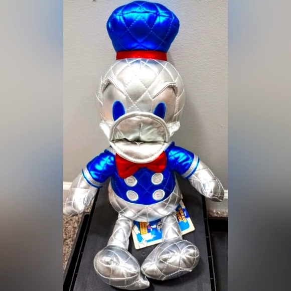 Limited Edition Disney Donald Duck 85 Years - Picture 1 of 7